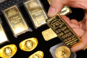 Giá vàng hôm nay ngày 5/2: Giá vàng tiếp tục lao dốc, bốc hơi thêm 300.000 đồng/lượng