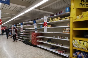 Hình ảnh tại một siêu thị Tesco tại Banbury, Anh được chụp ngày 14/3. Ảnh: Chris Jones.