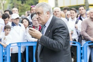 Lorenzo Sanz là chủ tịch Real từ năm 1995 đến 2000. Ảnh: EPA.