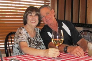 Stuart Baker và Adrian Baker, căp vợ chồng qua đời hôm 29/3 vì các biến chứng từ Covid-19. Ảnh: ABC.