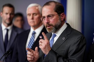 Bộ trưởng Y tế và Dịch vụ dân sinh Alex Azar. Ảnh: Reuters.
