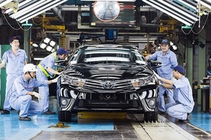 Ô tô sản xuất hoặc lắp ráp trong nước được giảm 50% lệ phí trước bạ.
