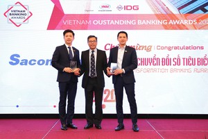 Sacombank nhận hai giải thưởng về bán lẻ và chuyển đổi số