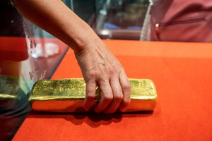 Giá vàng hôm nay ngày 5/4: Giá vàng trong nước đột ngột lao dốc