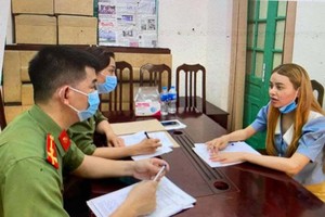 Nữ sinh Trần Thị Phương Thảo tại cơ quan công an.