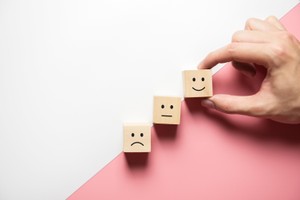 Top 10 cổ phiếu tăng/giảm mạnh nhất tuần: Nhiều cổ phiếu nhỏ tăng mạnh