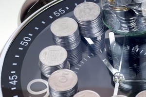 Thị trường tài chính 24h: Lãi suất tăng đe dọa lợi nhuận ngân hàng