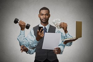 Thị trường tài chính 24h: Giá vàng thế giới leo cao