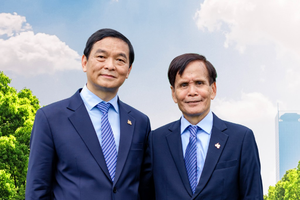 Ông Nguyễn Công Phú (bên phải) cùng Chủ tịch Lê Viết Hải. Ảnh: Internet.