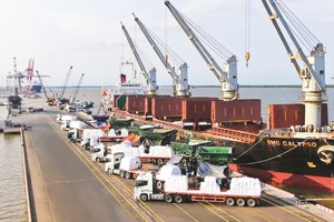 Ngành logistics Việt Nam cần “lớn” nhanh hơn nữa để tăng cạnh tranh khu vực và quốc tế.