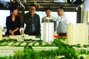 Giá nhà nội đô neo cao và nguồn cung mới khan hiếm khiến nhiều người hướng ra vùng ven tìm mua nhà. Ảnh: Bình Minh.