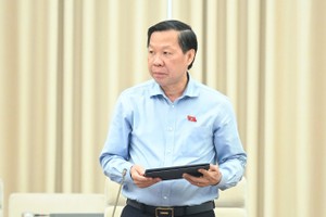 Chủ nhiệm Uỷ ban Kinh tế và Tài chính Phan Văn Mãi.