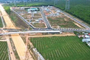 Hạ tầng giao thông kết nối TP.HCM và các tỉnh Đông Nam Bộ đang được tăng tốc đầu tư. Ảnh: Lê Toàn.