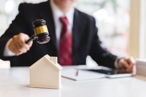 Hành lang pháp lý bất động sản hiện còn chồng chéo, chưa đồng nhất.