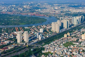 Thị trường bất động sản TP.HCM rất hấp dẫn, nhưng nguồn cung mới ở khu vực trung tâm tiếp tục khan hiếm. Ảnh: Lê Toàn.