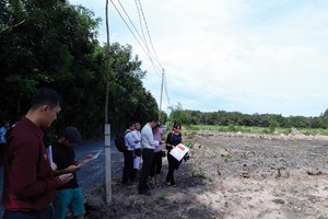 Đất nền tỉnh chờ vận may sáp nhập