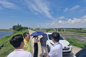 Nhà đầu tư đi săn đất vùng ven. Ảnh: Dũng Minh.