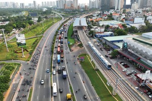 Gần 80 dự án chung cư đã và sắp triển khai trong bán kính cách tuyến metro số 1 (Bến Thành - Suối Tiên) từ 2-7 km. Ảnh: Lê Toàn.