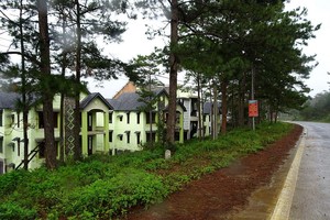 Một khu biệt thự nghỉ mát ở Măng Đen. Ảnh: HTL