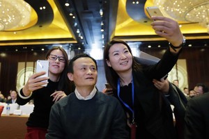 Tỷ phú giàu nhất Trung Quốc thách thức hệ điều hành Android