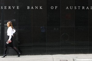 Giới đầu tư đang trông đợi Ngân hàng quốc gia Australia tiếp bước Trung Quốc, giảm mức lãi suất hiện tại xuống 2%.