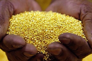 Sợ Fed, giới đầu tư bán tháo vàng