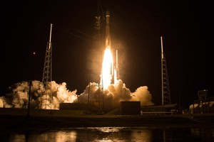 Tên lửa Atlas V, sử dụng động cơ RD-180 của Nga.