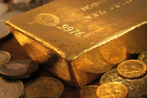 Vàng vẫn ngậm ngùi đi xuống