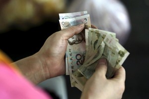 Điều gì xảy ra khi nhân dân tệ trở thành đồng tiền dự trữ?