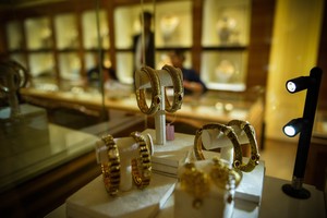 Giá vàng ngày 12/12: Đợi Fed bóp cò!