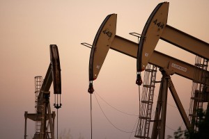 Giá dầu xuống dưới 28 USD/thùng