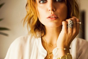 Giá vàng ngày 24/2: Đà tăng mạnh mẽ