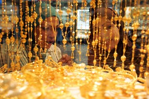 Giá vàng tuần mới: Niềm tin sụt giảm