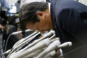 Kể từ khi scandal gian lận xảy ra, cổ phiếu của Misubishi đã giảm 40%