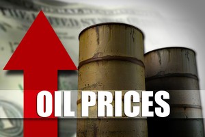 Giá dầu lên mức đỉnh 6 tháng