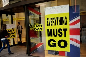 S&P, Fitch hạ bậc tín dụng Anh vì Brexit