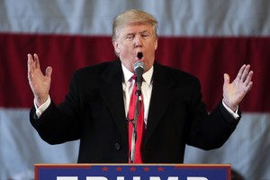 New York Times dành 2 trang cho những lời thóa mạ của Donald Trump