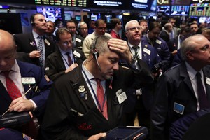 Cụm từ “không chắc chắn”, “bất ổn” đạt đến mức kỷ lục trên thị trường tài chính toàn cầu