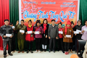 500 phần quà cùng hộ nghèo Điện Biên đón Tết