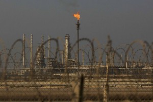 Ả Rập Xê út “bắn đại bác” khai chiến trên thị trường dầu mỏ