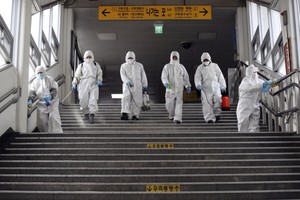 Sau địa chấn phố Wall, các thị trường tài chính châu Á phản ứng dữ dội