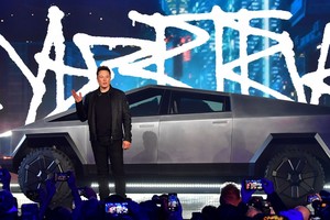 Đà tăng khủng của cổ phiếu Tesla bị chặn lại và thế giới không chỉ Elon Musk biết làm xe điện