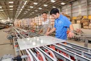 Sản xuất gạch cao cấp thương hiệu CMC trên dây chuyền của Italia và Tây Ban Nha