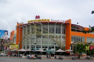 Việc liên tục mua lại các hệ thống siêu thị như Oceanmart, Vinatexmart, Maximart,... nằm trong kế hoạch đưa Vingroup sở hữu hệ thống TTTM - siêu thị lớn nhất cả nước.