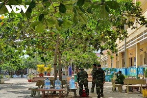 Công tác chuẩn bị phong toả thôn Lạc Trị - Trường THCS Phú Lạc.