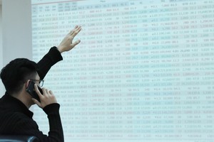 Các nhà đầu tư đang bị yếu tố vĩ mô thế giới chi phối mạnh về tâm lý.