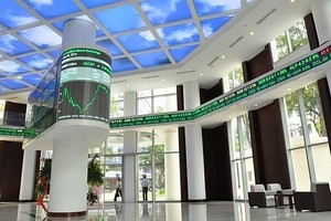 Giao dịch chứng khoán chiều 10/11: Chứng khoán lại bị bán tháo, xuất hiện tin đồn liên quan đến HOSE và HNX