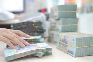 Vay tín dụng tiêu dùng, khách hàng "bùng nợ" mà gần như không phải chịu một chế tài nào...