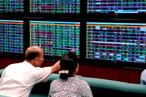 Khối ngoại bất ngờ bán ròng phiên tăng điểm đầu tuần