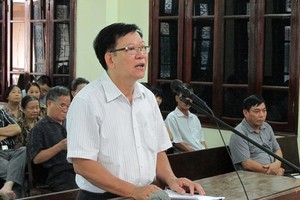 Ông Lương Ngọc Phi tại phiên tòa sơ thẩm ngày 4/8/2015 kiện TAND tỉnh Thái Bình